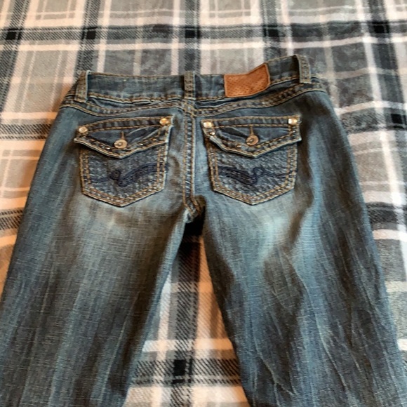 Almost Famous Distressed skinny jeans - Picture 2 of 5